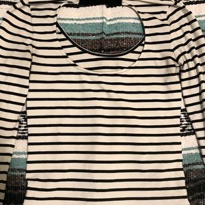 Black and white VS long sleeve top , scoop neck